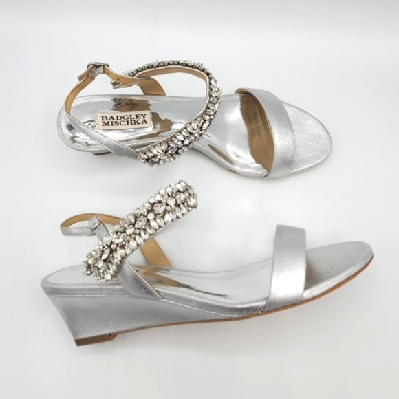 Badgley Mischka Larisa wedges, Silver, NIB - Picture 2 of 9